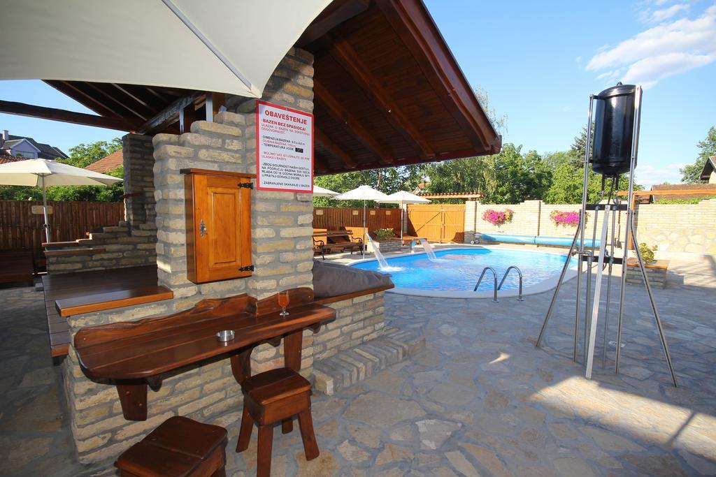 Guest House Vila Alexandar Palić Exterior foto